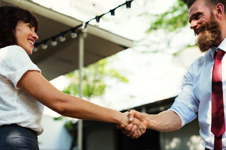 What makes strangers connect or not? - Emotional-intelligence